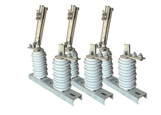 kualitas  Outdoor Disconnector Switch Ceramic Insulator Hookstick Operated Switch 700Pa Used With Vacuum Circuit Breaker pabrik