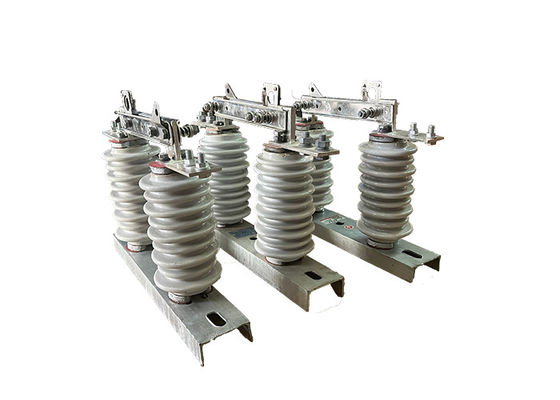 High Voltage AC Hook Stick Disconnect Switch Untuk Substation Electrical Isolator Grey Vertical Operated Disconnect Switch
