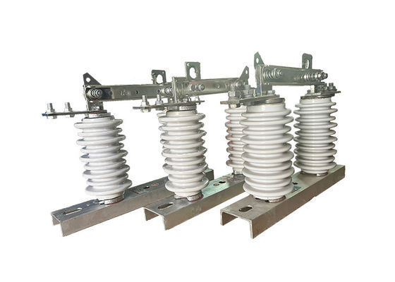 Porcelain High Voltage Isolator Switch Mudah Instalasi 1250A Untuk Pemutus Sirkuit Vertikal Break Switch