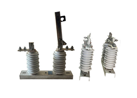 Ceramic High Voltage Disconnect Switch 50Hz Untuk Distribusi Luar Ruangan Mudah Dioperasikan Powerful Vertical Break Switch