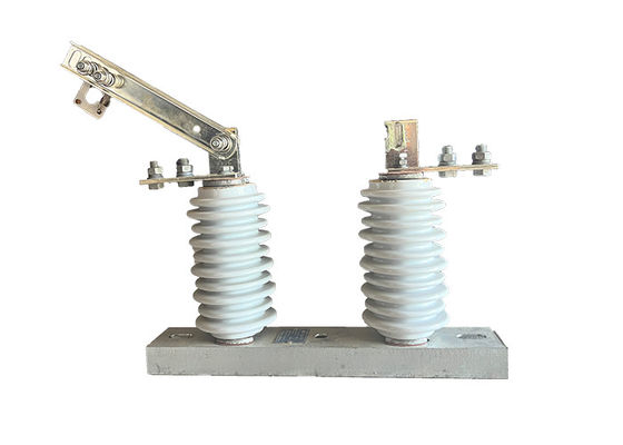 GW9-10/630A High Voltage DC Disconnect Switch Reset Otomatis Dipasang di Lini Listrik Udara Untuk Perlindungan