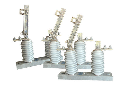 Outdoor HV Isolator Switch With Interlocking Mechanism For Protecting On Power Transmission System For Altitude 1000m (Switch isolator luar ruangan dengan mekanisme penguncian untuk melindungi sistem transmisi daya untuk ketinggian 1000m)