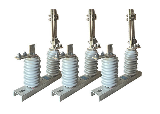 GB/T11022-2011 High Voltage Disconnect Switch yang Digunakan dengan Outdoor Vacuum Circuit Breaker untuk Substation Industri 1000A